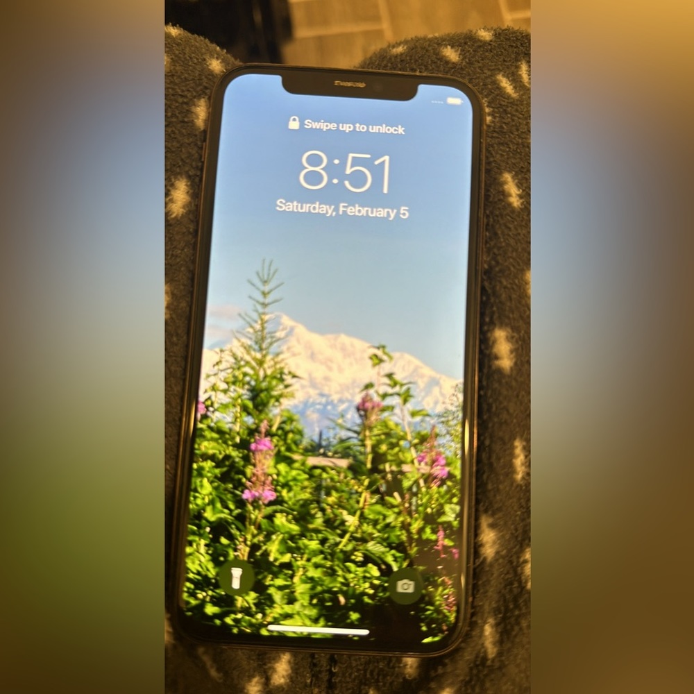 Apple iPhone 11 Pro -  iCloud locked - perfect working condition no scratches
